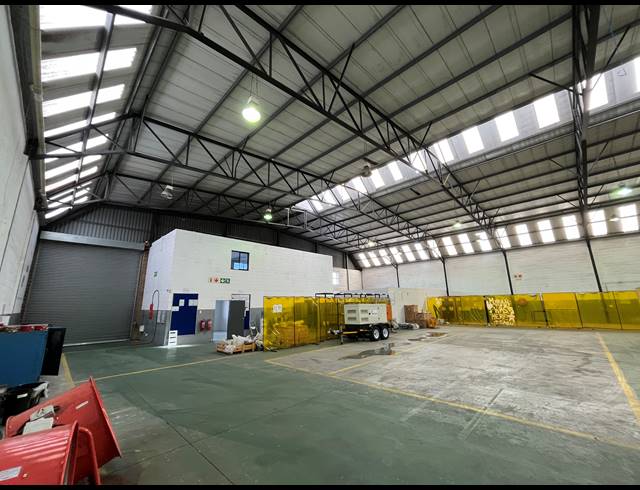 1,040M² WAREHOUSE TO LET IN KILLARNEY GARDENS